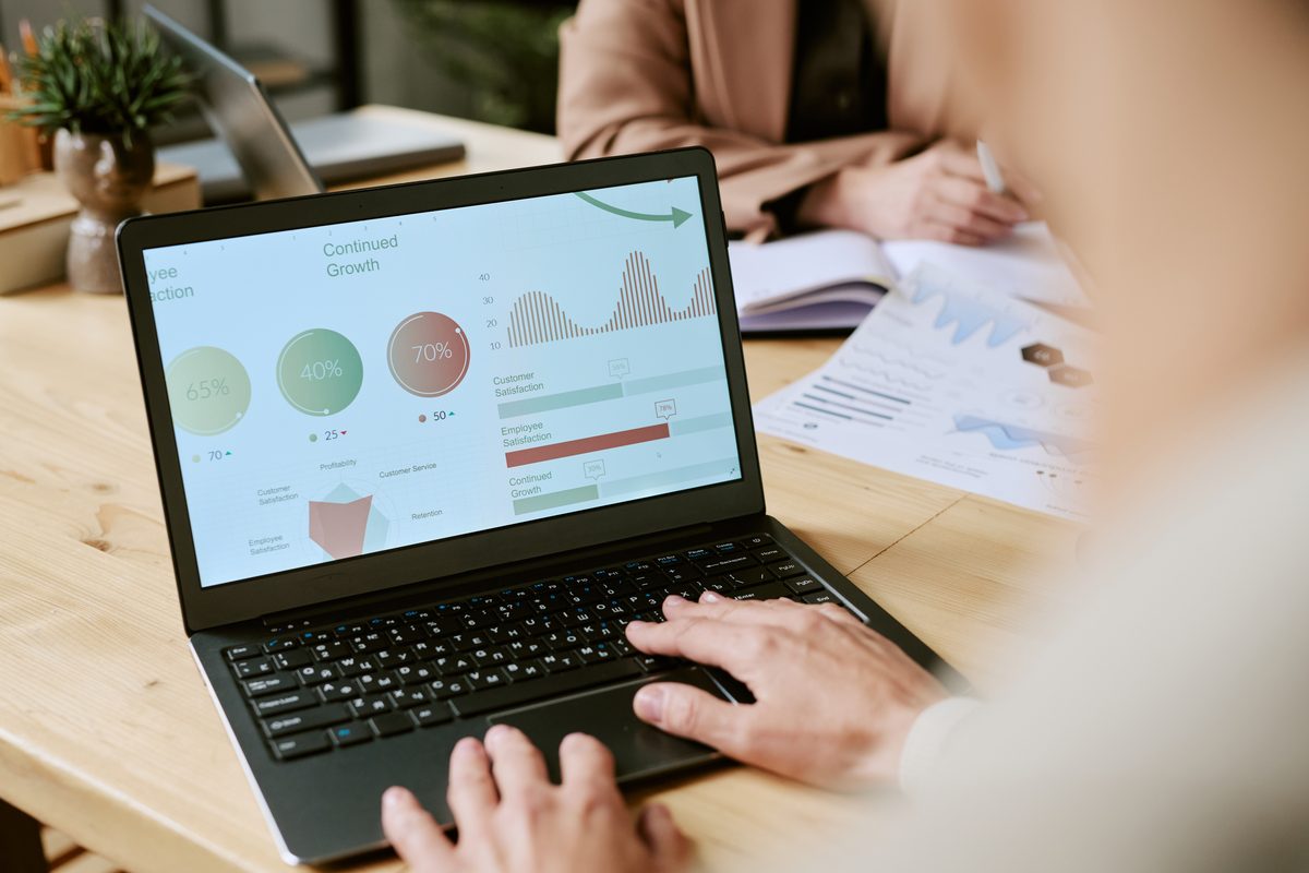 Marketing analytics dashboard for B2B consulting firm pipeline measurement